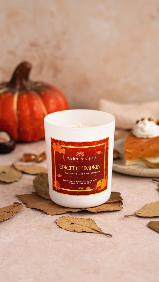 Nouvelle collection spécial automne est en ligne !! 
Découvrez cette bougie senteur Spiced Pumpkin, une odeur gourmande, vous allez l’adorer 🍁🍂🎃